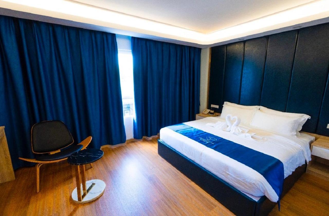 Sapphire Hotel Silom Bangkok Esterno foto Deluxe Room