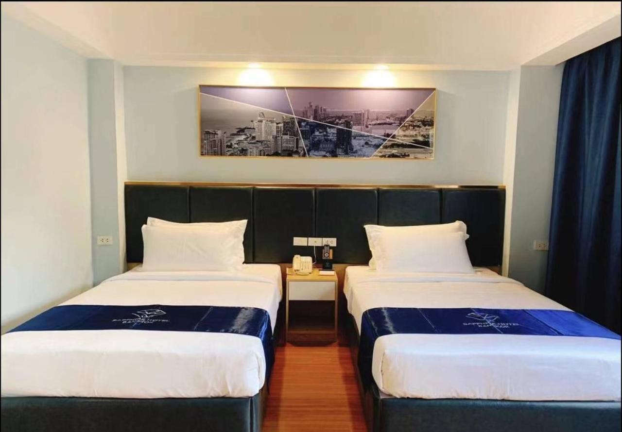 Sapphire Hotel Silom Bangkok Esterno foto Deluxe Twin