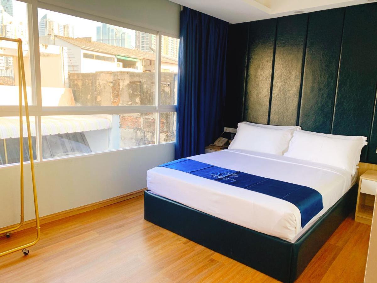 Sapphire Hotel Silom Bangkok Esterno foto Deluxe Room
