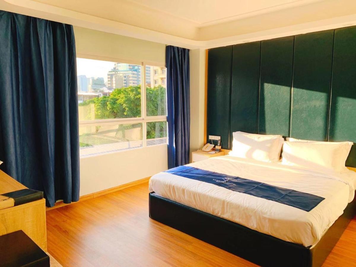 Sapphire Hotel Silom Bangkok Esterno foto
