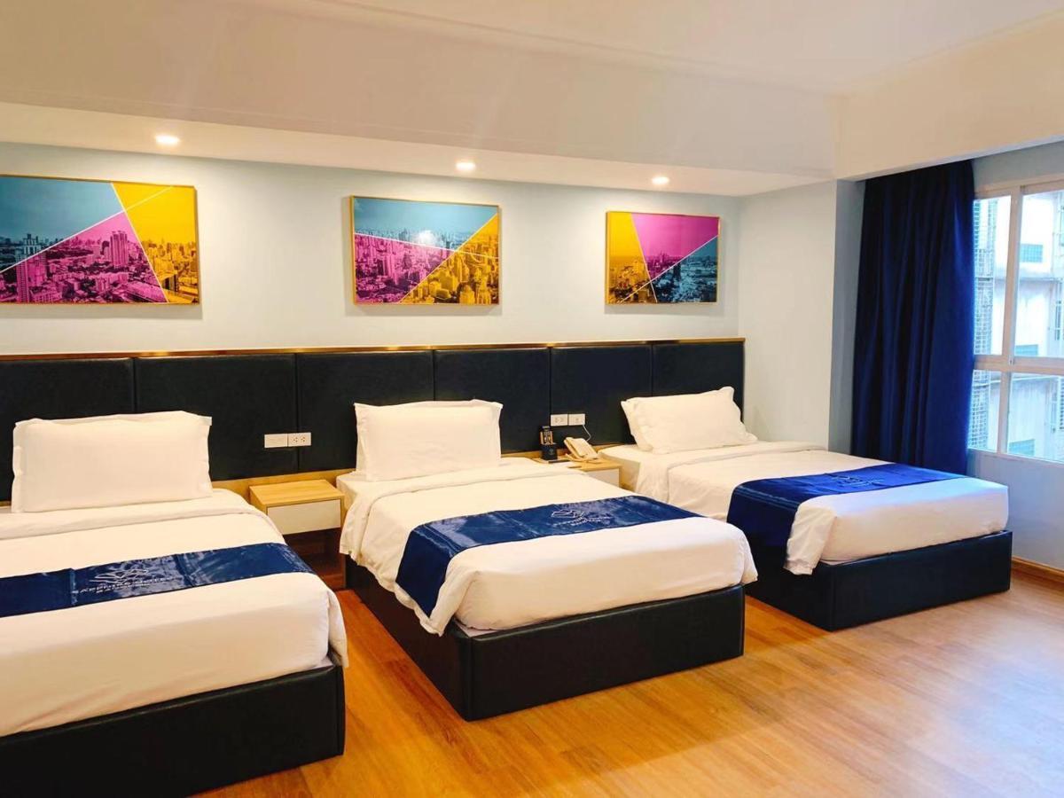 Sapphire Hotel Silom Bangkok Esterno foto Deluxe Family Room